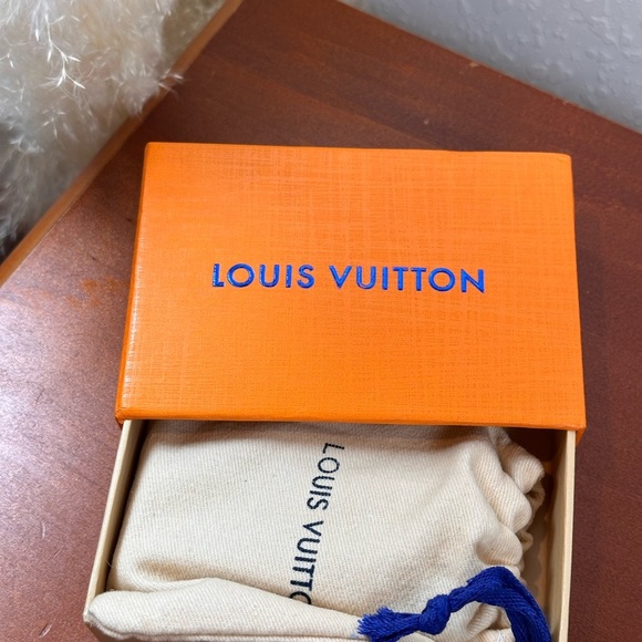 Authentic Louis Vuitton Monogram Mini Card Holder CJ0025 - Picture 8 of 11